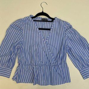 𝅺shein blue stripes peplum blouse. runs small.